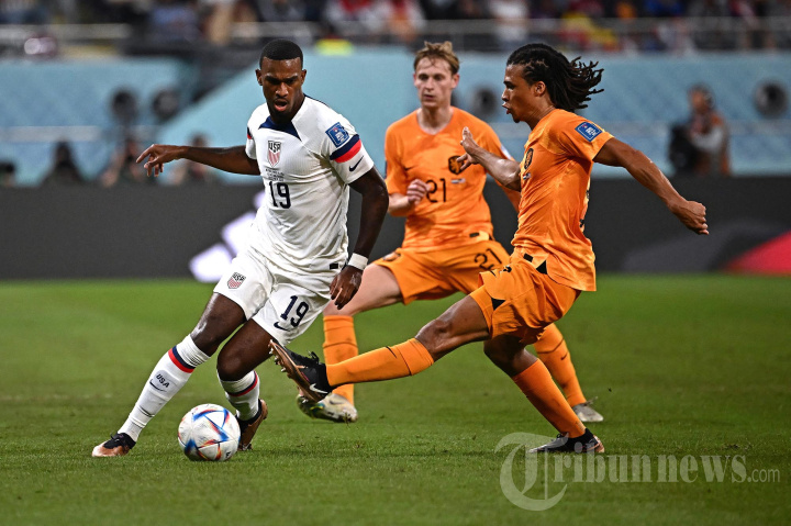 Haji Wright Selebrasi usai Bobol Gawang Belanda