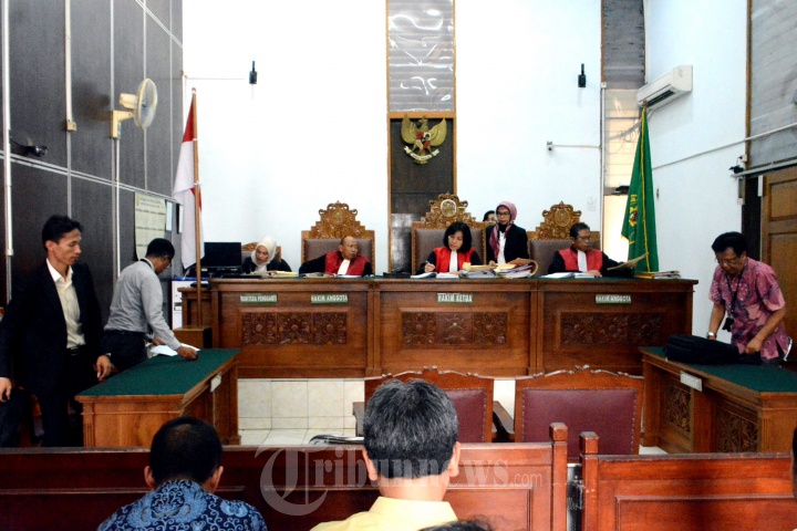 Hakim Lenny Pimpim Sidang Sengketa PT Astra