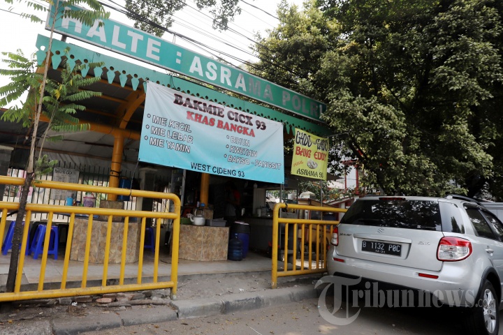 Halte Bus Jadi Warung Makan
