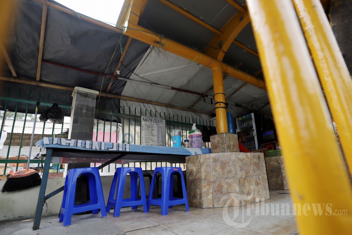 Halte Bus Jadi Warung Makan