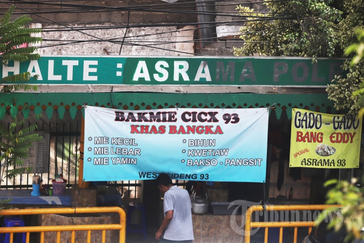 Halte Bus Jadi Warung Makan