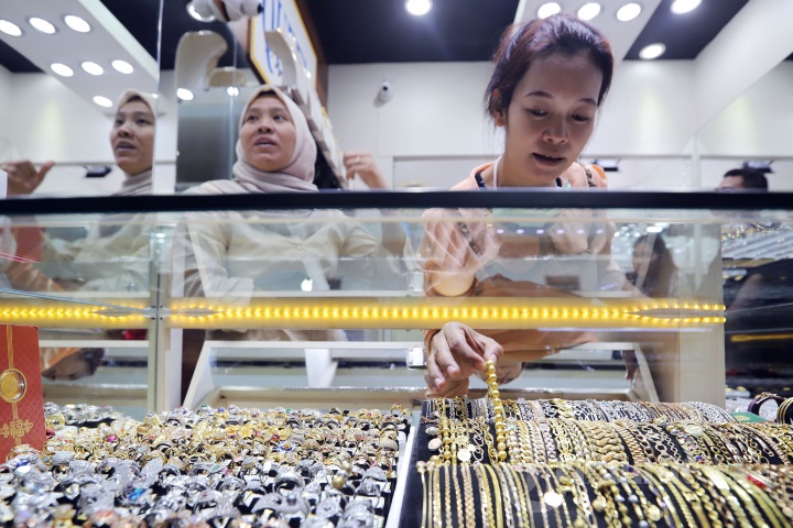 Harga Emas Kembali Turun