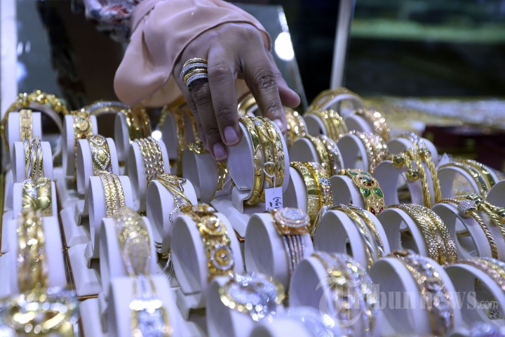Harga Emas Kembali Turun