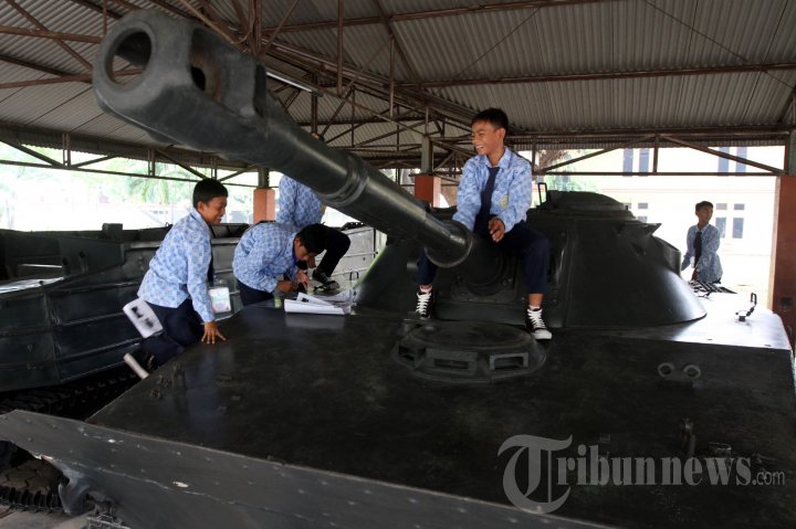 Hari Pahlawan, Siswa Kunjungi Museum Satria Mandala