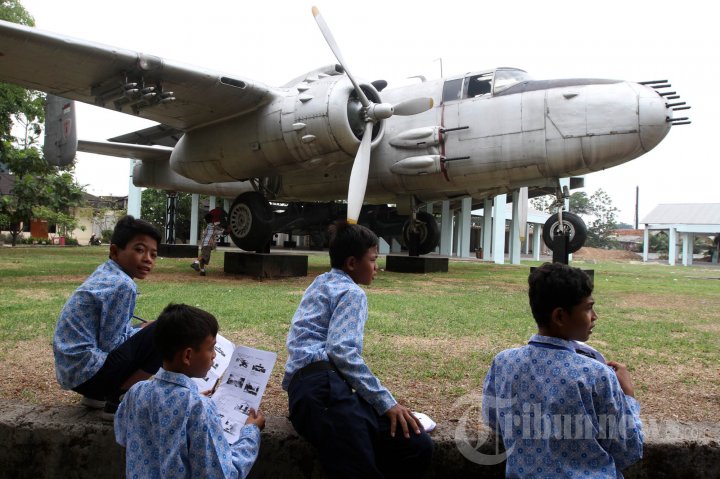 Hari Pahlawan, Siswa Kunjungi Museum Satria Mandala