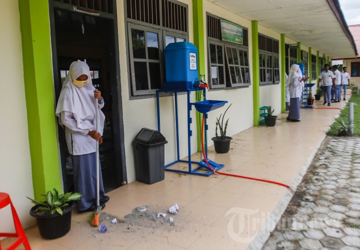 Hari Pertama Masuk Sekolah di Aceh Besar