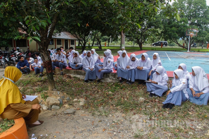 Hari Pertama Masuk Sekolah di Aceh Besar
