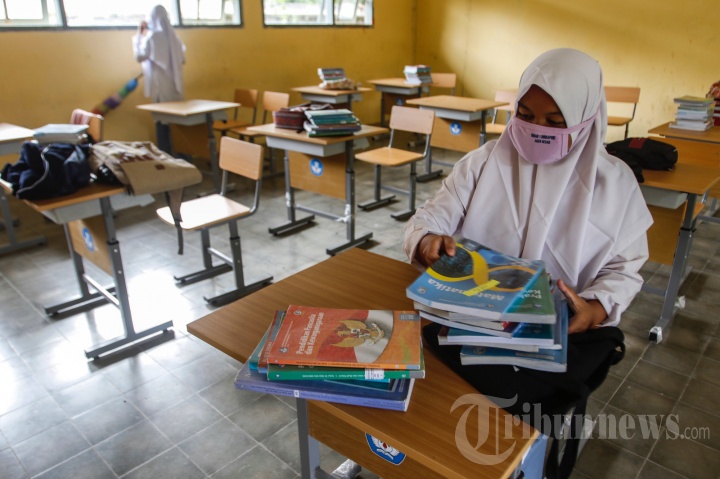 Hari Pertama Masuk Sekolah di Aceh Besar