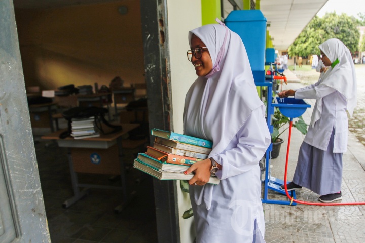 Hari Pertama Masuk Sekolah di Aceh Besar