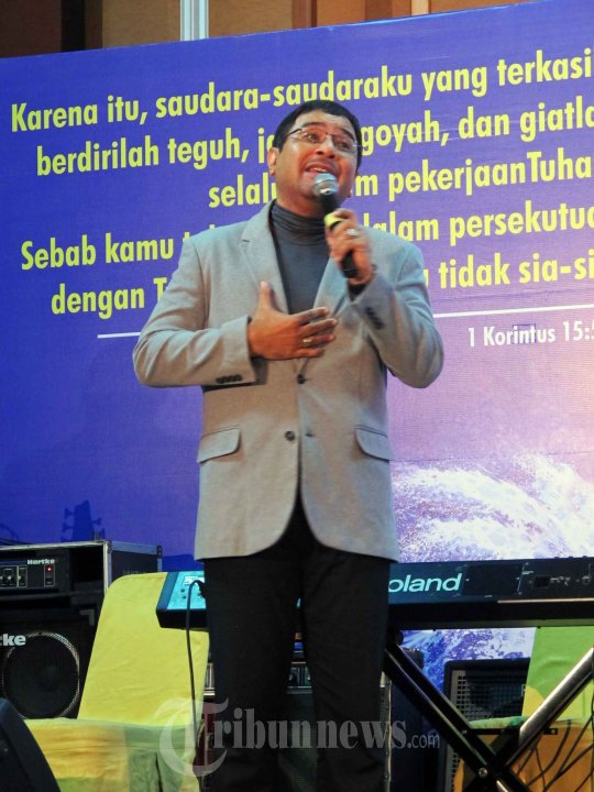 Harvey Malaihollo Hadiri Paskah KG 2016