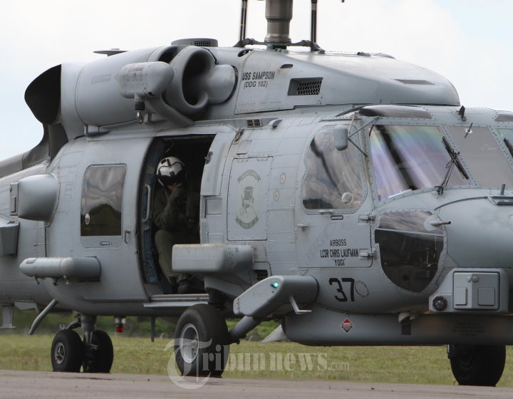 Helikopter Sea Hawk USS Sampson di Pangkalan Bun