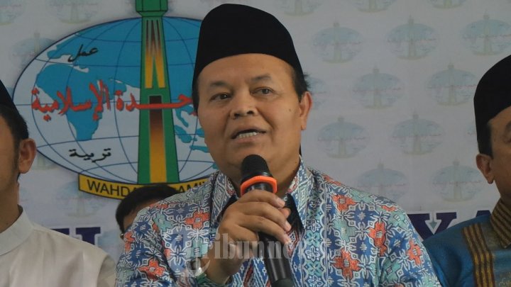 Wakil Ketua Majelis Permusyawaratan Rakyat (MPR), Hidayat Nur Wahid dalam Konfrensi Pers klarifikasi Organisasi Masyarakat (Ormas) Wahdah Islamiyah, atas tuduhan organisasi terorisme di Restoran Pulau Dua, Jl. Jenderal Gatot Subroto, Senayan, Jakarta Pusat, Senin (11/1/2016). 