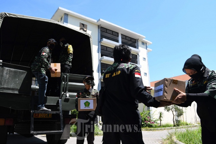 Hipakad Jawa Timur Bagi-Bagi Sembako Warga Terdampak Covid-19