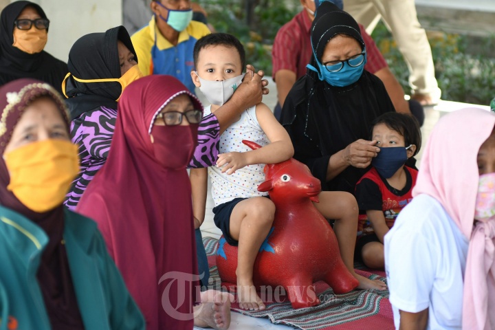 Hipakad Jawa Timur Bagi-Bagi Sembako Warga Terdampak Covid-19