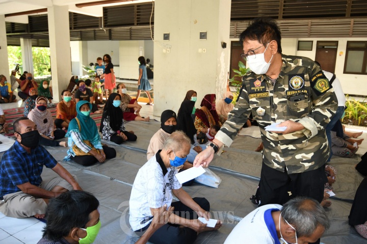 Hipakad Jawa Timur Bagi-Bagi Sembako Warga Terdampak Covid-19