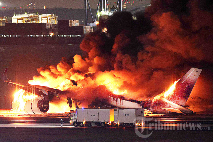 Horor Pesawat Terbakar di Bandara Haneda Tokyo