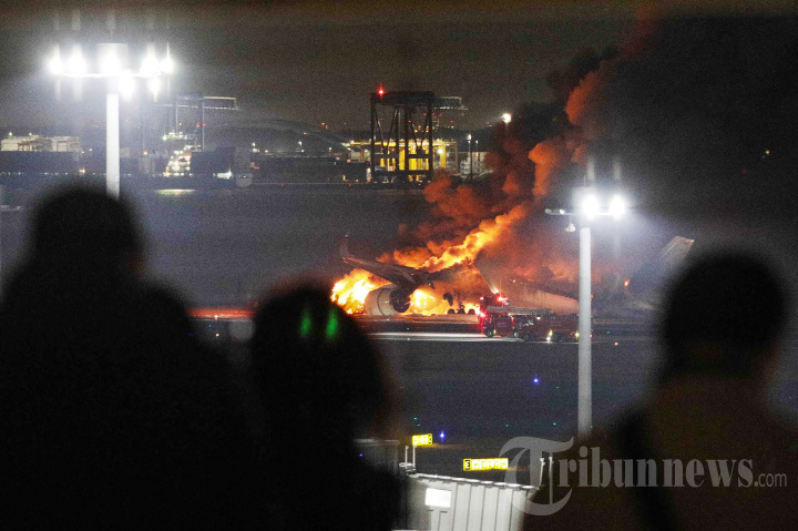 Horor Pesawat Terbakar di Bandara Haneda Tokyo