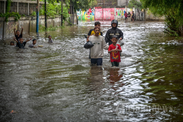 Hujan Sejak Dini Hari, Banjir Genangi Jakarta