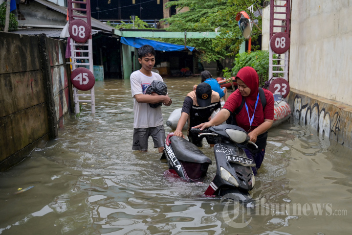 Hujan Sejak Dini Hari, Banjir Genangi Jakarta