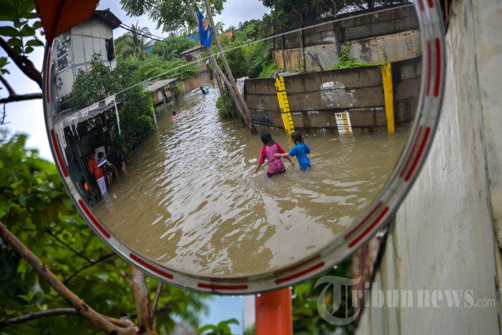 Hujan Sejak Dini Hari, Banjir Genangi Jakarta