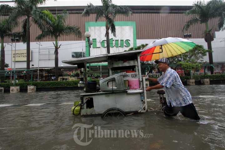 Hujan Tak Kunjung Reda Jakarta Dikepung Banjir