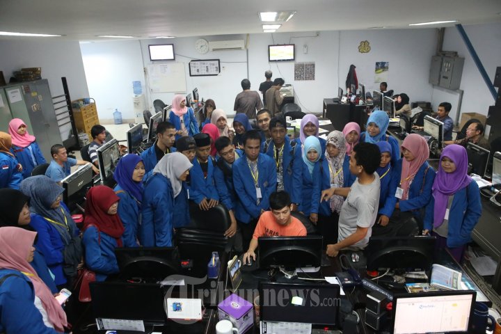 Humaniera Unismuh Kunjungi Tribun Timur