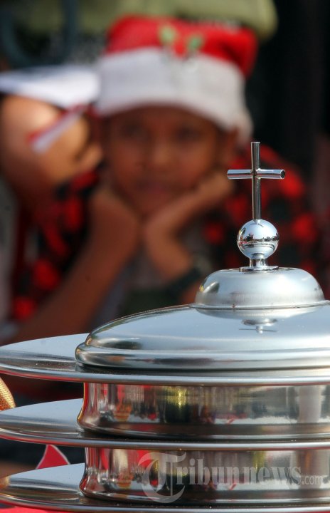 Ibadah Natal di Depan Istana