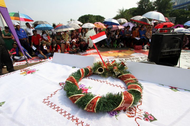 Ibadah Natal di Depan Istana