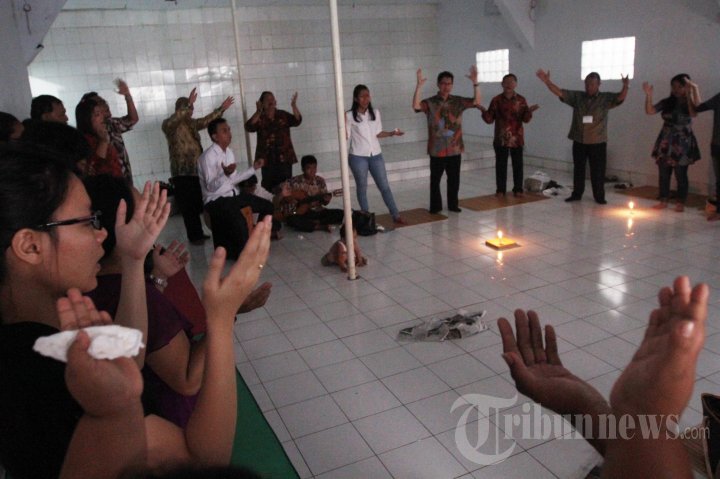 Ibadah Terakhir Umat Kristiani Kalijodo