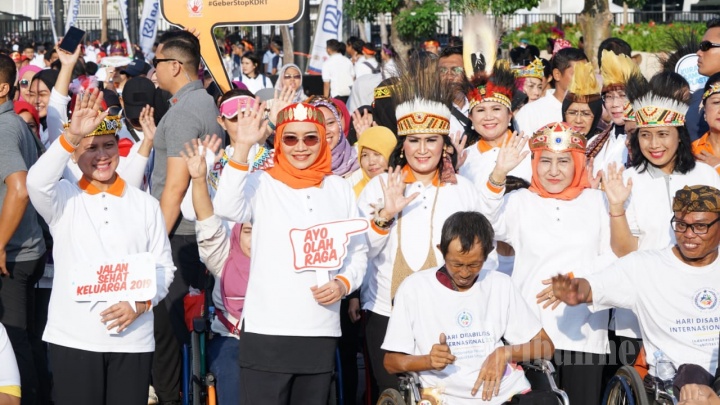 Ibu Negara Bersama Masyarakat Jalan Sehat di GBK