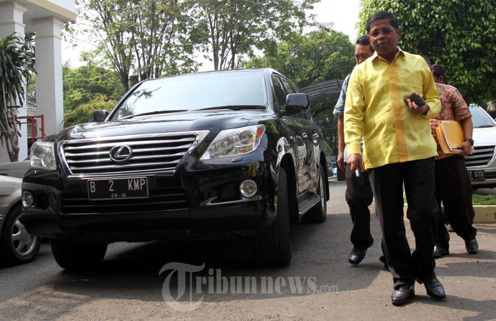 Idrus Marham Datangi Kantor KPU