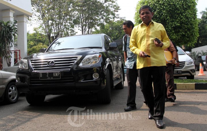 Idrus Marham Datangi Kantor KPU