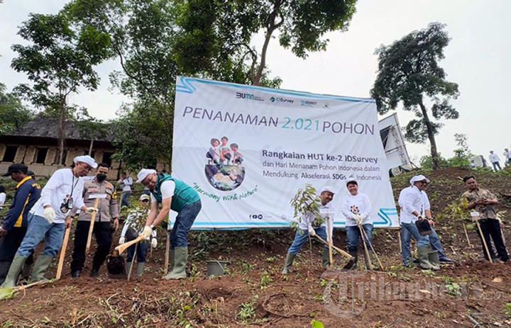 IDSurvey Tanam 2021 Pohon Pengurangan Emisi Gas Rumah Kaca