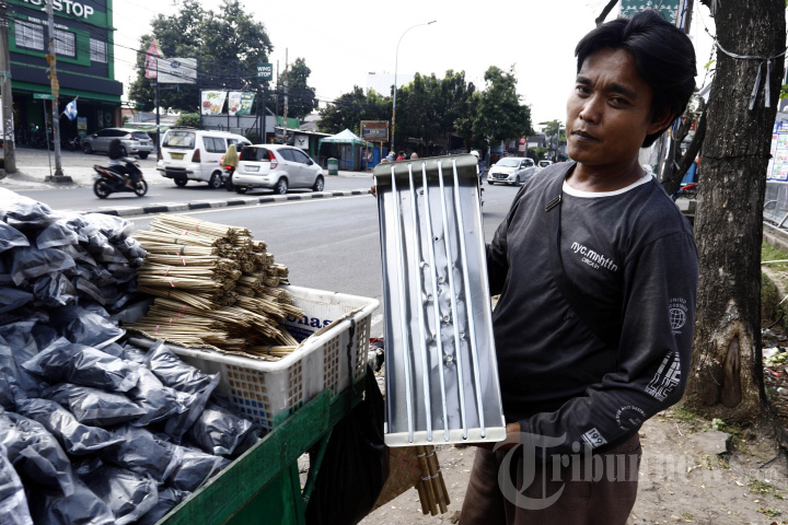 Idul Kurban, Pedagang Peralatan Sate Bermunculan