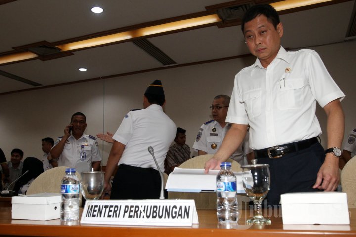Ignasius Jonan Dan EE Mangindaan Hadiri Sidang Pansus Pelindo II