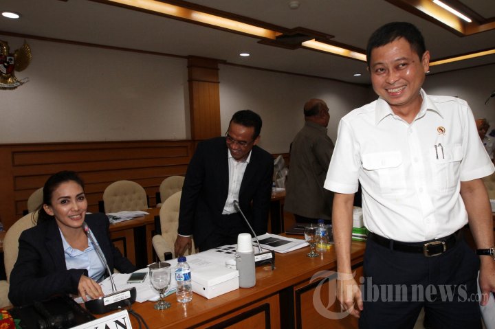 Ignasius Jonan Dan EE Mangindaan Hadiri Sidang Pansus Pelindo II