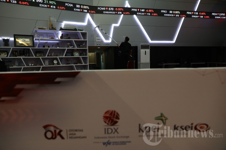IHSG Ditutup Melemah Imbas Kembali Diberlakukannya PSBB