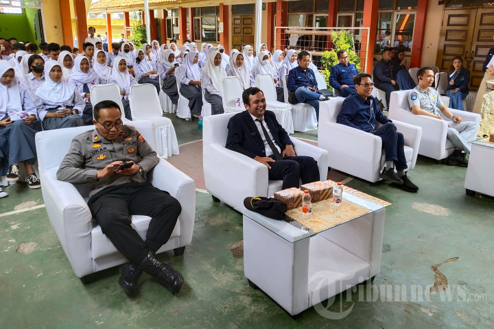 Indonesia Re Edukasi Pelajar SMA Karang Arum Pentingnya Berasuransi
