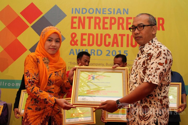 Indonesian Enterpreneur and Education Award 2015