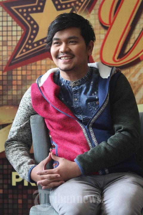 Indra Bekti Host Bolly Starvaganza