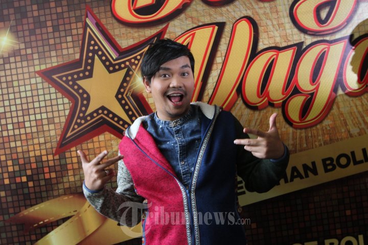 Indra Bekti Host Bolly Starvaganza