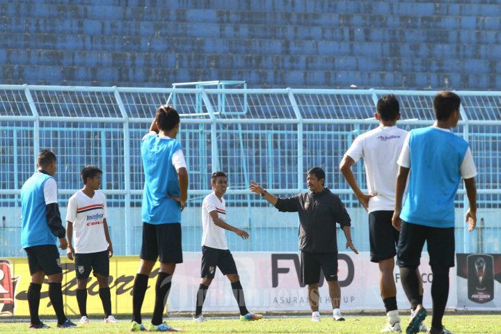 Indra Sjafri Pantau Latihan Bali United