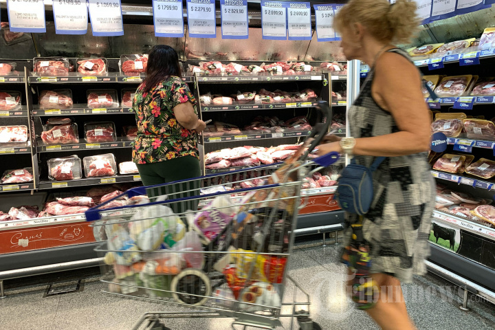 Inflasi Argentina Tembus 100 Persen