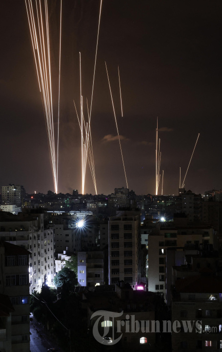 Roket-roket Hamas Menghantam Sejumlah Kota di Israel