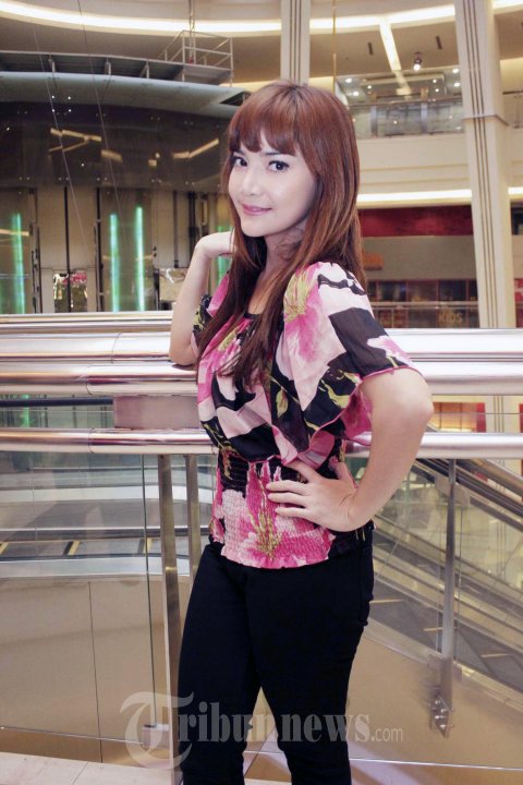 Irma Darmawangsa Nobar Film Darker Than Night
