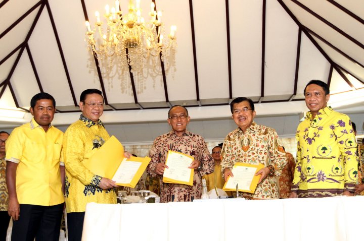 Islah Golkar Kubu Agung Laksono dan Aburizal Bakrie