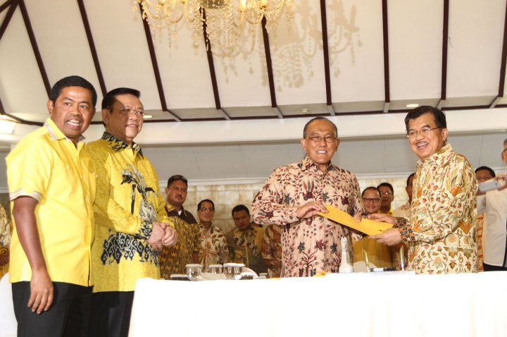 Islah Golkar Kubu Agung Laksono dan Aburizal Bakrie