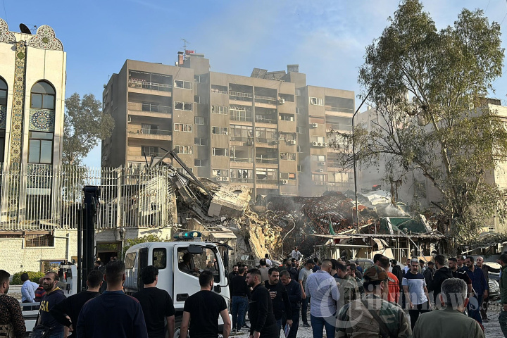 Israel Serang Komplek Kedutaan Iran di Suriah