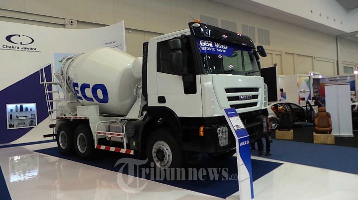 Iveco Mixer DC330G34H - 6X4 di Pameran GIIAS 2015