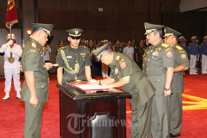Jabatan Danjen Akademi TNI dan Kabais diserahterimakan